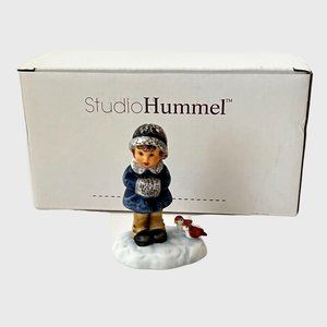 Vintage Berta Hummel Goebel Figurine 3" Let It Snow Box Winter Wonderland BH90/P